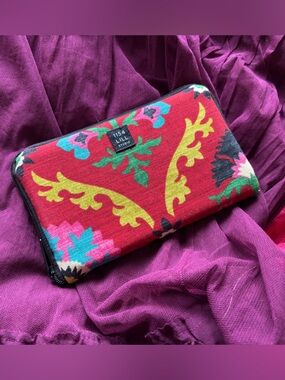 NWT 1154LILL STUDIO zipper wallet HOT PINK INTERIOR boho tapestry outer